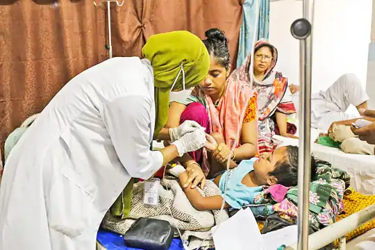 ভয়াবহ রূপ নিয়েছে ডেঙ্গু: ২৪ ঘণ্টায় নতুন রোগী ২২২৯...