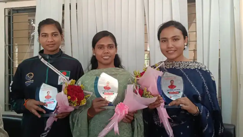 হ্যান্ডবলে কৃতিত্ব: বদলগাছীর তিন খেলোয়াড়কে সংবর্ধনা...