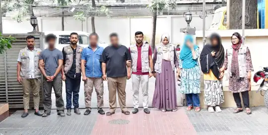 ব্ল্যাকমেইল চক্রের ৫ সদস্যকে ধরল গোয়েন্দা পুলিশ