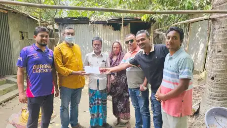 সিদ্দিকের পাশে বন্ধুসভা: ক্ষতিগ্রস্ত রিকশা ঠিক করতে আর্থিক স