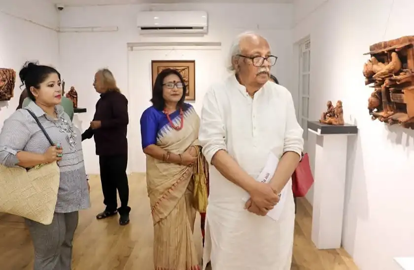 লালমাটিয়ায় চলছে রেহানা ইয়াসমিনের ব্যতিক্রমী প্রদর্শনী...