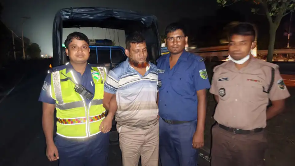 গরু ছিনতাইয়ের চেষ্টা: মহাসড়ক থেকে ডাকাত আটক
