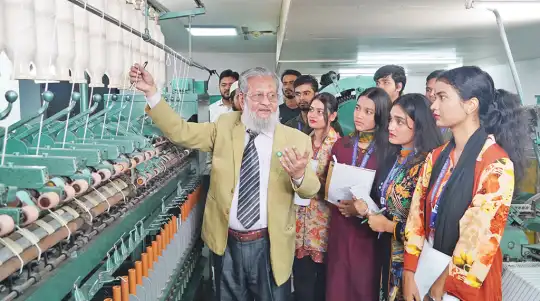 চৌদ্দ ধরনের বৃত্তি ও আধুনিক ল্যাবে পাঠদান আইএসইউতে