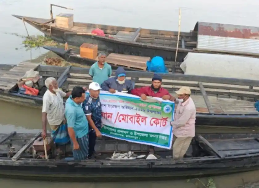 যমুনায় নিষেধাজ্ঞা অমান্য করায় দুই জেলের কারাদণ্ড
