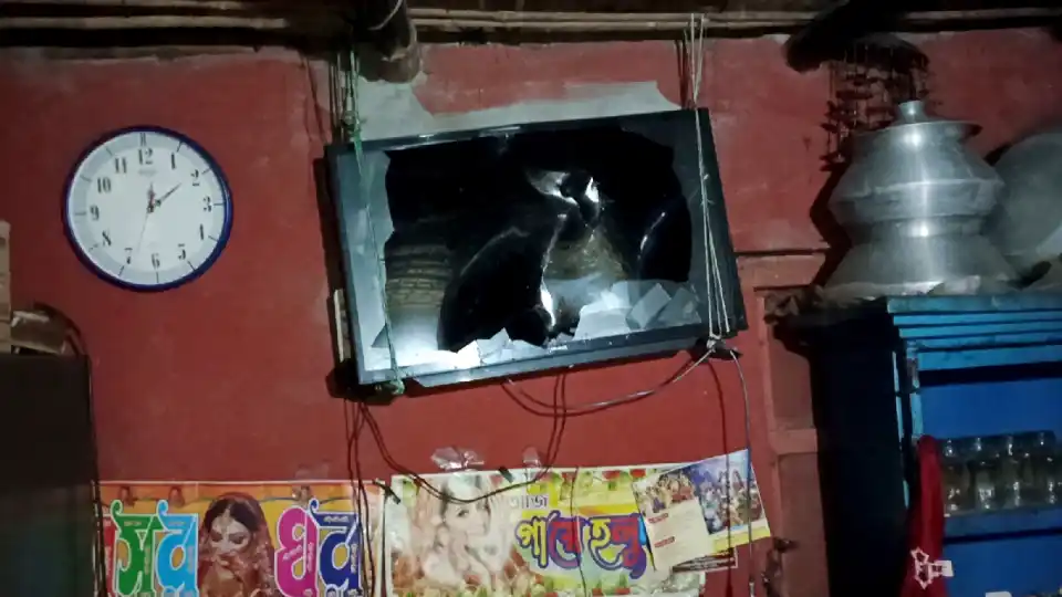 পীরগঞ্জে ধর্ম অবমাননার অভিযোগে তিন বাড়িতে ভাঙচুর