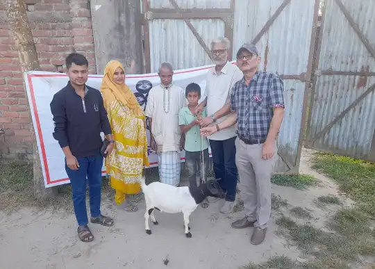 এতিম আরিফের সহায়তায় ছাগল উপহার দিল বন্ধুসভা...