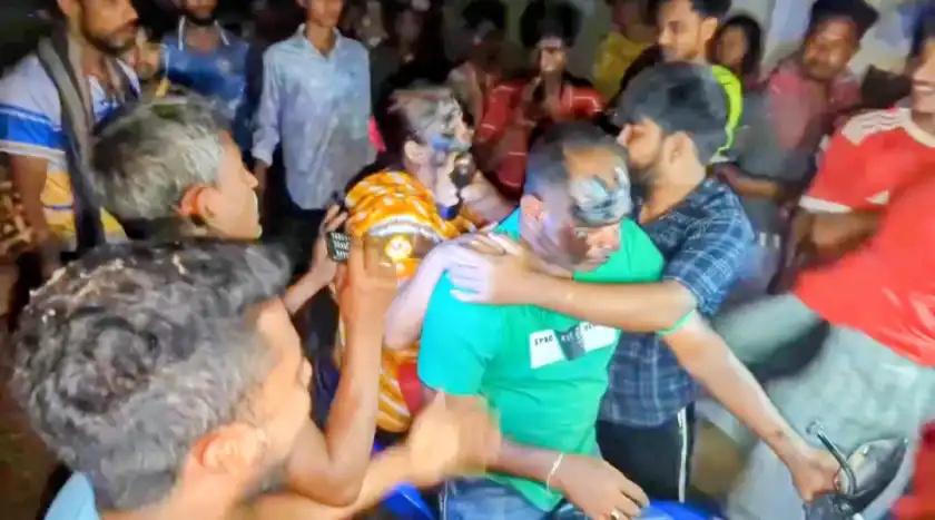 সমাজবিরুদ্ধ বিয়ের অভিযোগে টিকটকারকে এলাকাছাড়া করার চেষ্টা...