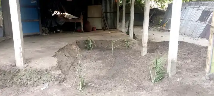 আজ পার্শ্ববর্তী কবরস্থানে দাফন করা হবে ঘরের বারান্দায় থাকা ম