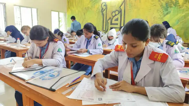 এইচএসসি ও সমমানের পরীক্ষার ফল প্রকাশের তারিখ পরিবর্তন...