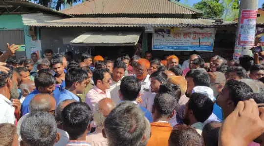 ভুট্টার আগাম চাষের সময়ে সার সংকটে লালমনিরহাটের কৃষকরা
