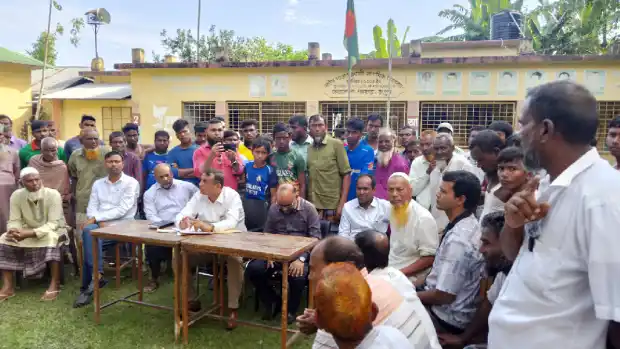 ভোটকেন্দ্র পরিবর্তন ঘিরে অসন্তোষ, তদন্তে কর্মকর্তারা 