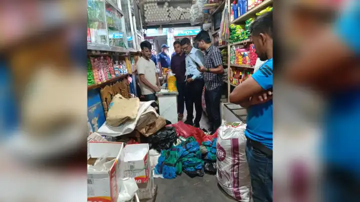 মৌলভীবাজারে পলিথিনবিরোধী অভিযানে ৭০ হাজার টাকা জরিমানা