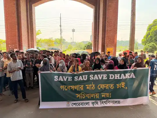 শেকৃবি মাঠে সচিবালয় সরাসরির উদ্যোগের বিরুদ্ধে শিক্ষকদের নিয়ে স্টিয়ারিং কমিটির প্রতিবাদ